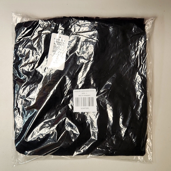 ❤️NWT VINTAGE TORRID TOP - CHOKER NECK - CUT OUT - SMOCKED HEM BLOUSE PLUS SIZE - Picture 5 of 14